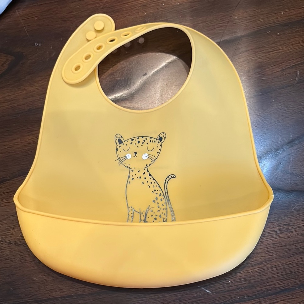 Brands4Kids Cute Cat design Easy to Clean Silicone Adjustable Strap Drop Bib